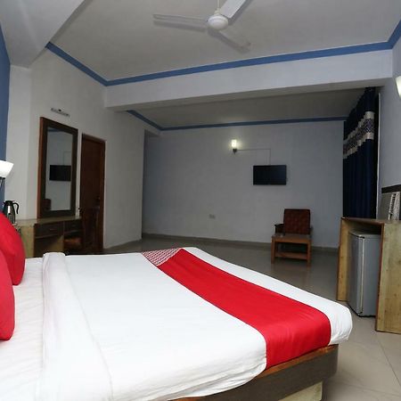Oyo 5667 Katra Continental Hotel ภายนอก รูปภาพ