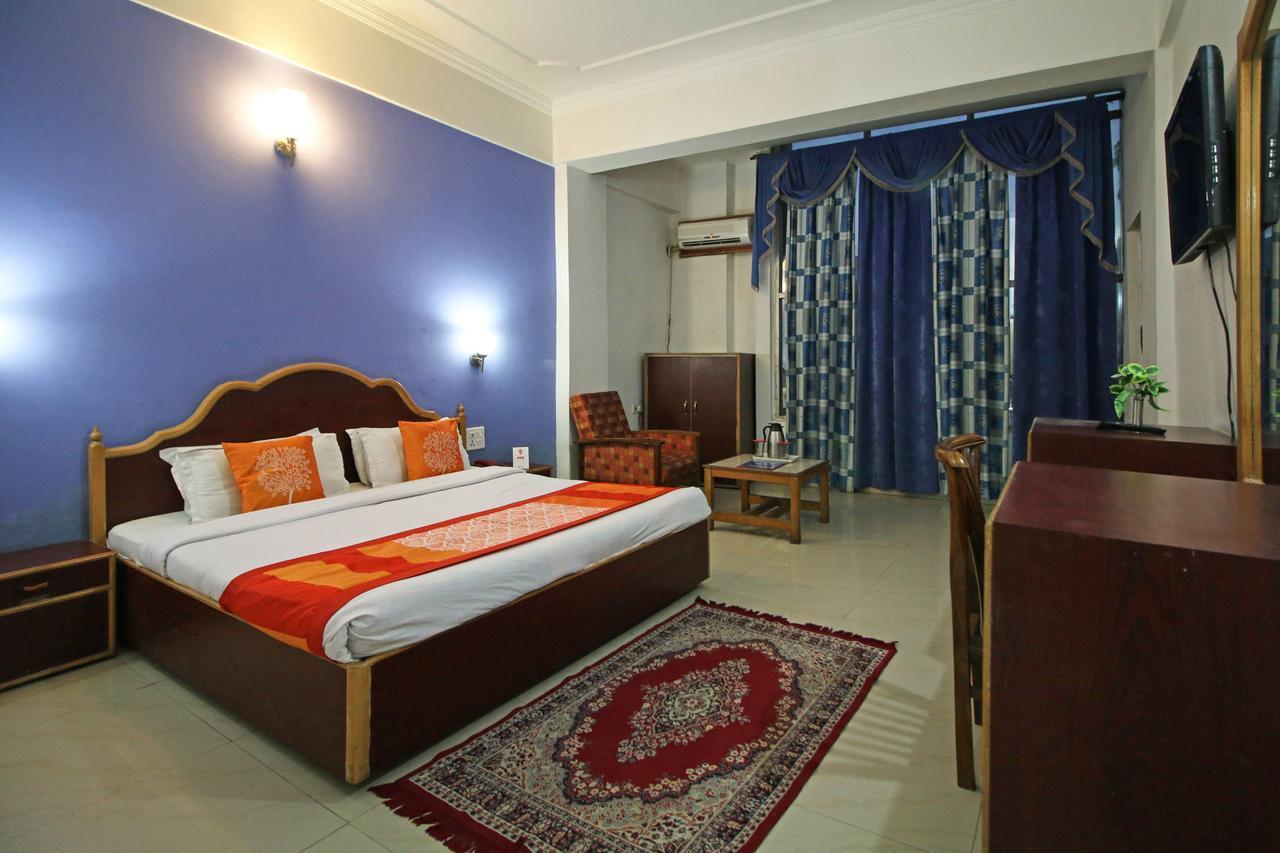 Oyo 5667 Katra Continental Hotel ภายนอก รูปภาพ
