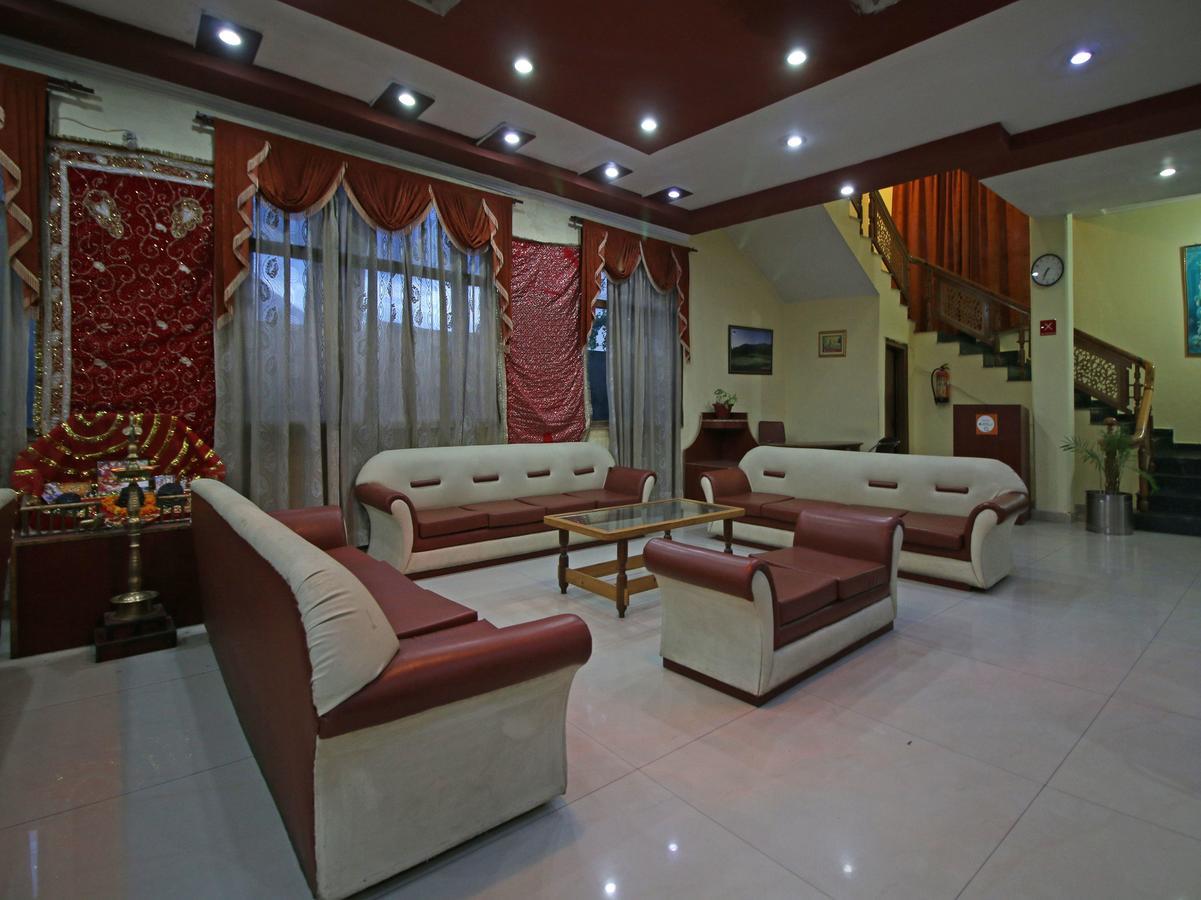 Oyo 5667 Katra Continental Hotel ภายนอก รูปภาพ