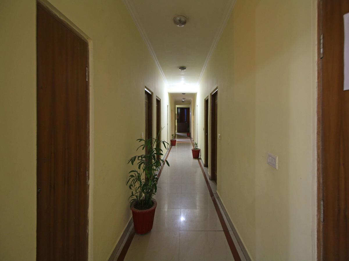 Oyo 5667 Katra Continental Hotel ภายนอก รูปภาพ