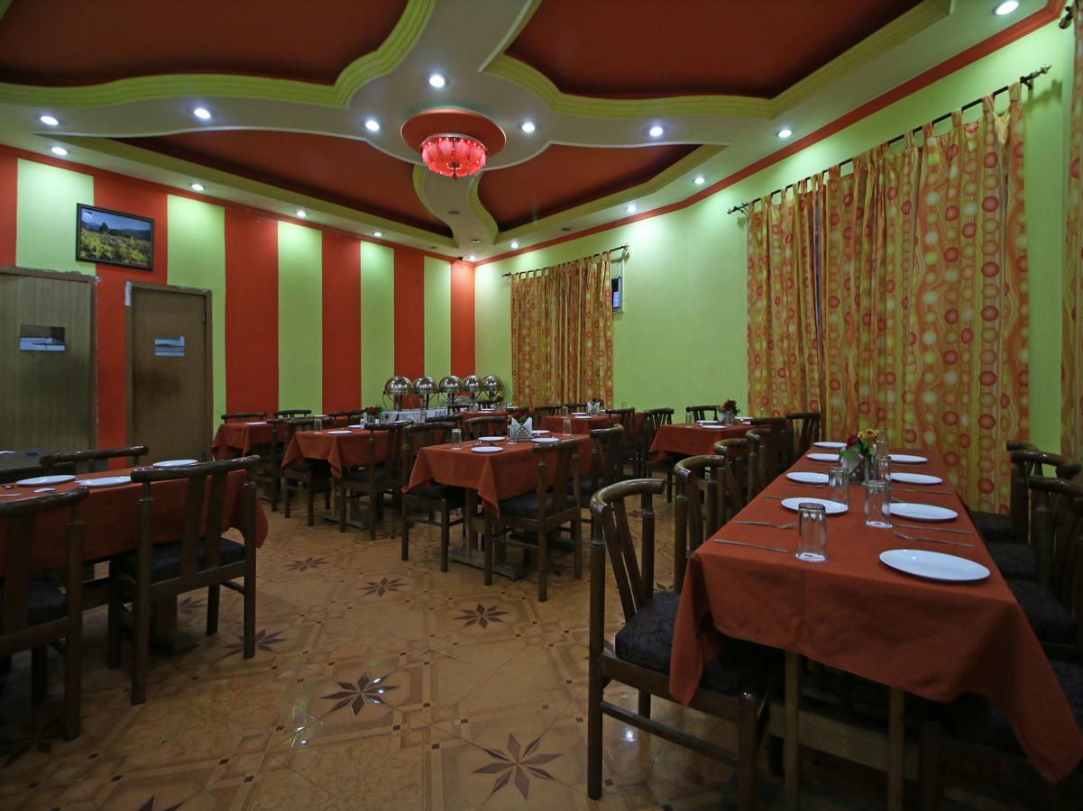 Oyo 5667 Katra Continental Hotel ภายนอก รูปภาพ