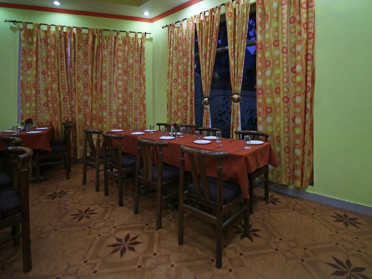 Oyo 5667 Katra Continental Hotel ภายนอก รูปภาพ