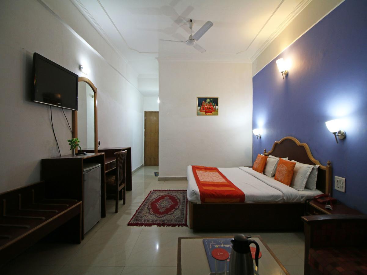 Oyo 5667 Katra Continental Hotel ภายนอก รูปภาพ