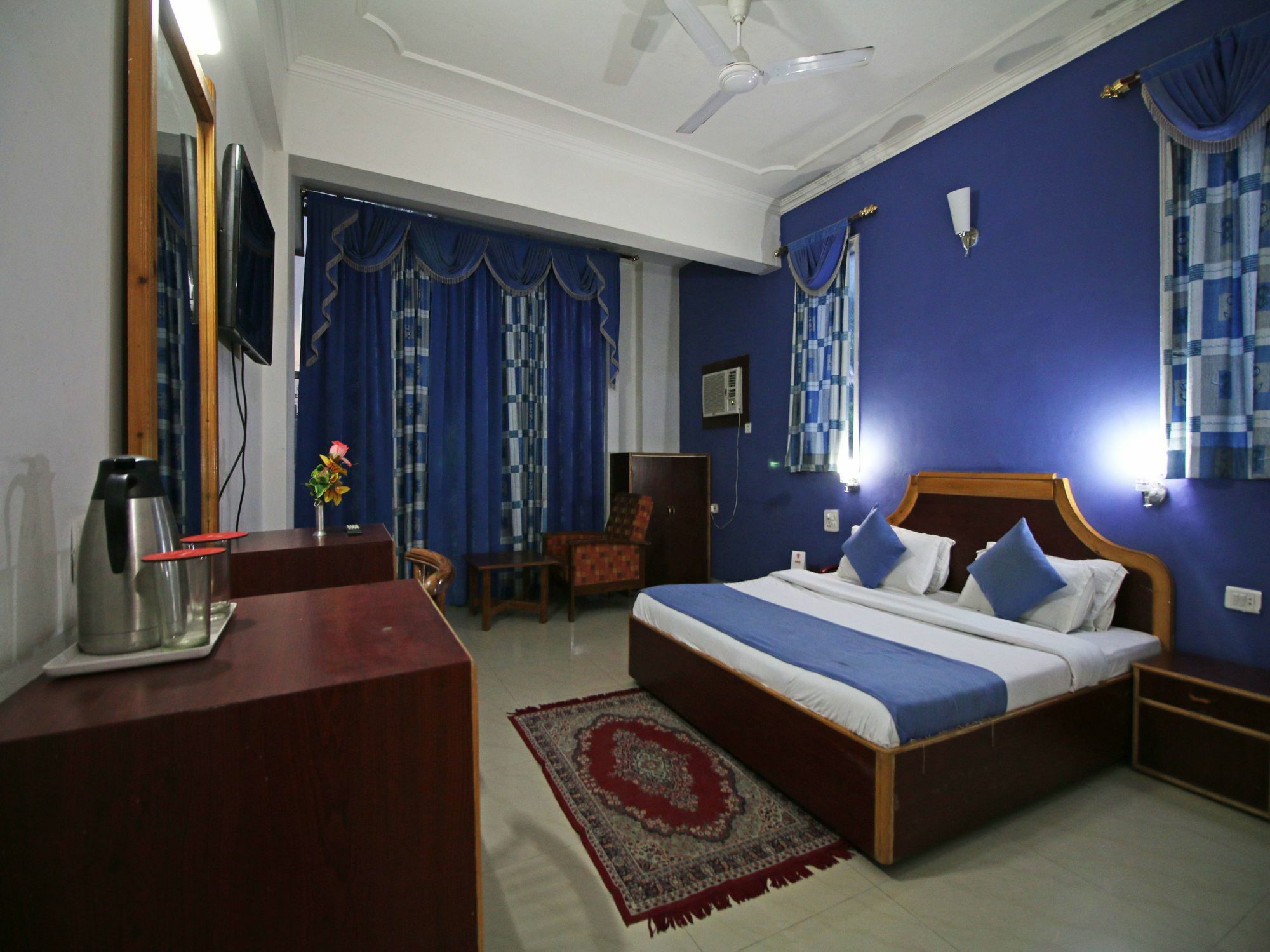 Oyo 5667 Katra Continental Hotel ภายนอก รูปภาพ