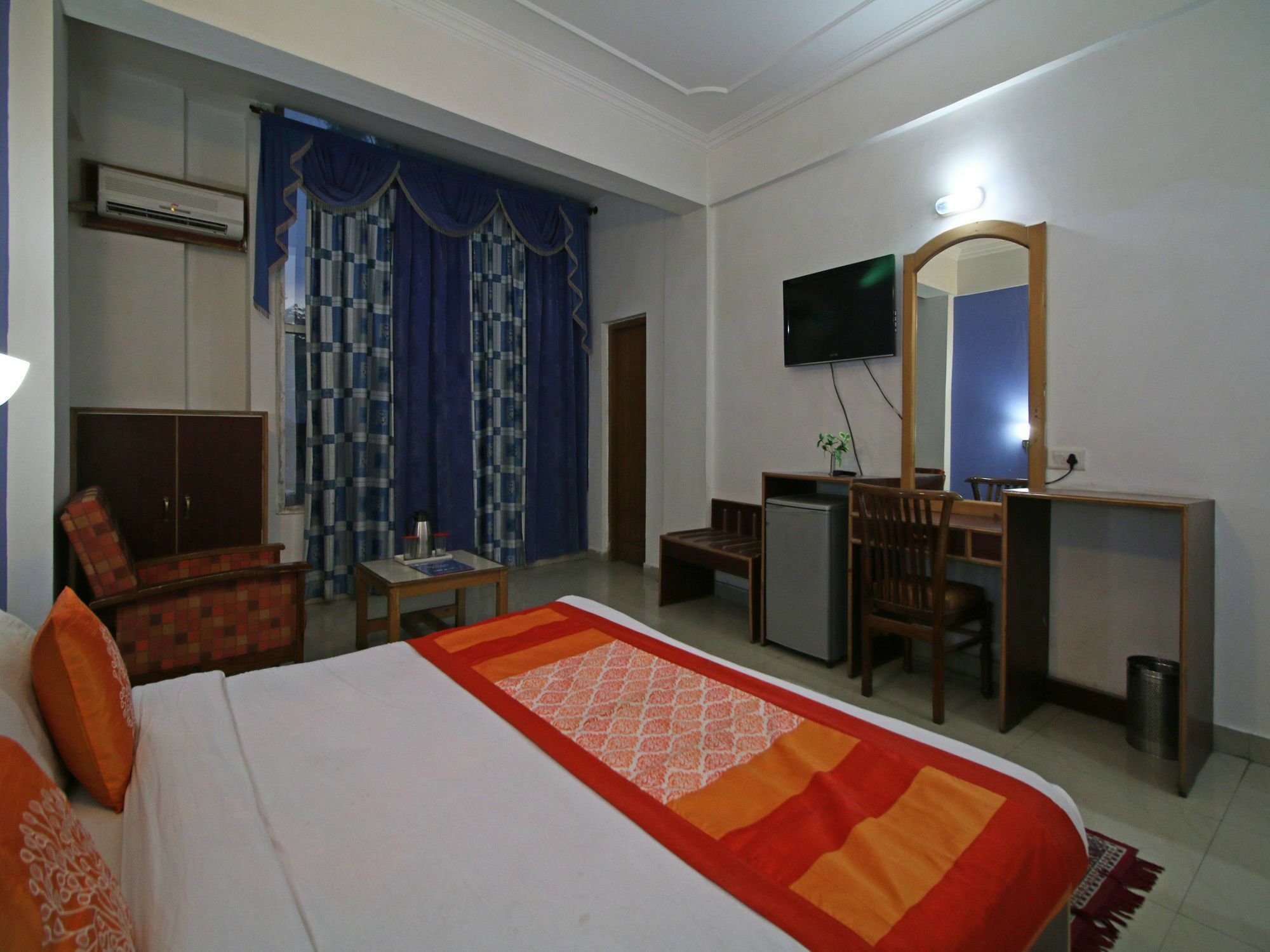 Oyo 5667 Katra Continental Hotel ภายนอก รูปภาพ