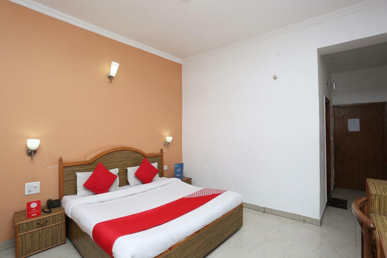 Oyo 5667 Katra Continental Hotel ภายนอก รูปภาพ