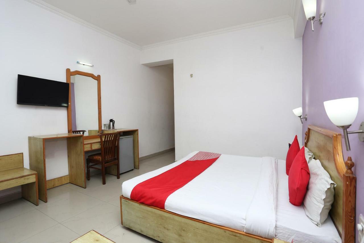 Oyo 5667 Katra Continental Hotel ภายนอก รูปภาพ