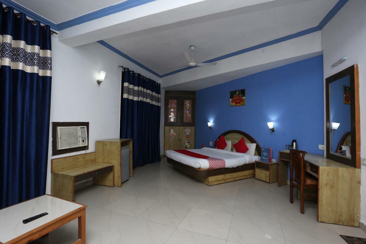 Oyo 5667 Katra Continental Hotel ภายนอก รูปภาพ