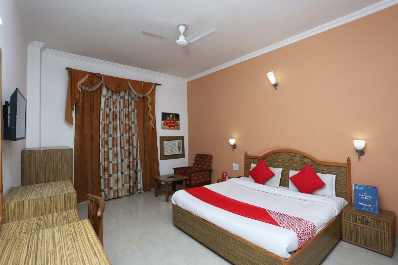 Oyo 5667 Katra Continental Hotel ภายนอก รูปภาพ