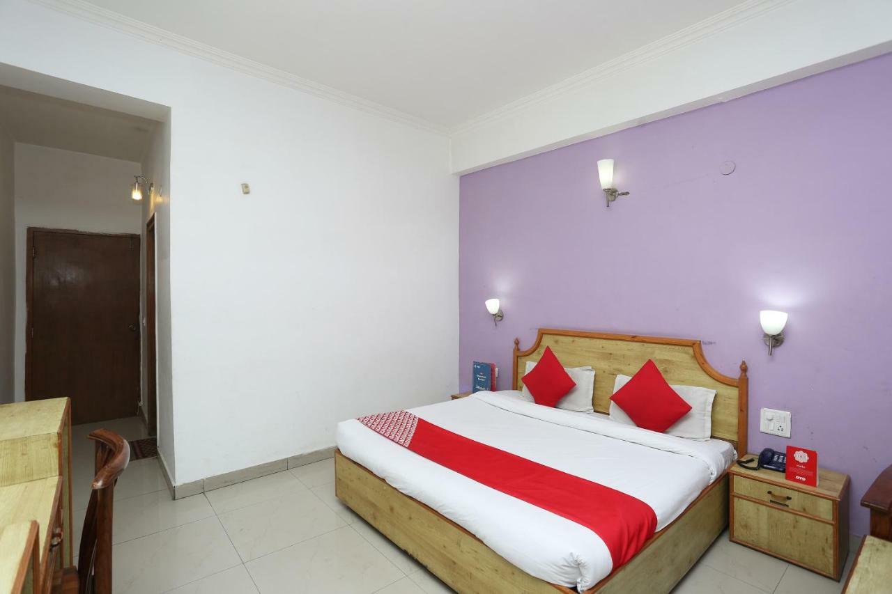 Oyo 5667 Katra Continental Hotel ภายนอก รูปภาพ